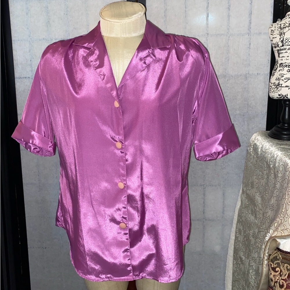 Discovery VTG 70/80’s Women M Raspberry Poly Satin Button Blouse